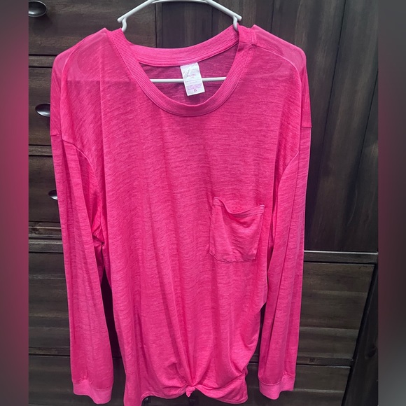 Simple, comfy top! - Picture 2 of 2